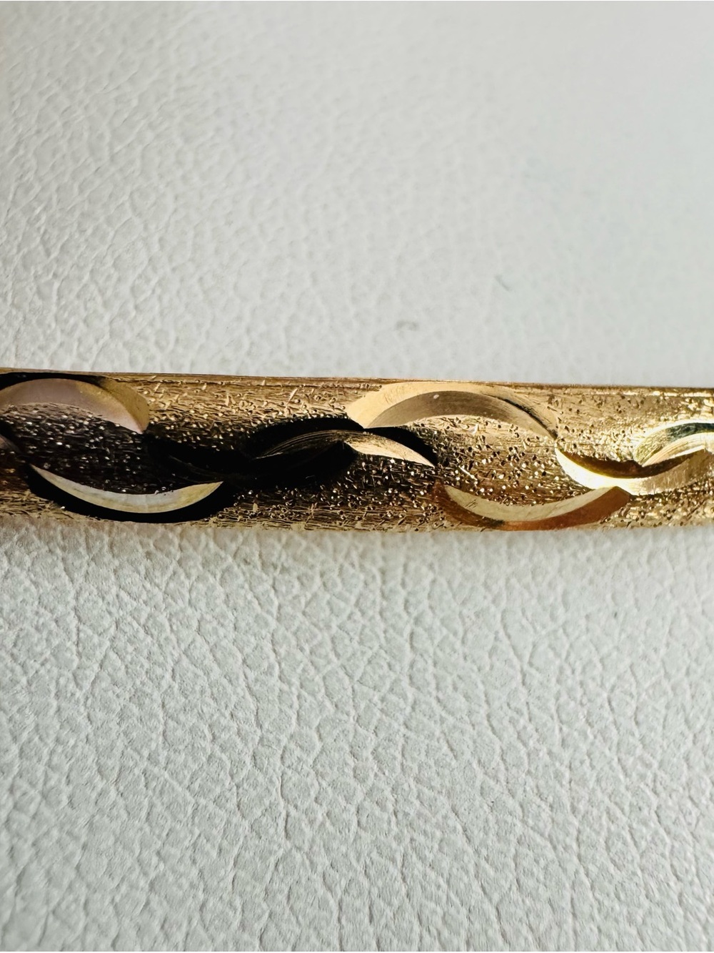 Vintage 14K Yellow Gold Etched Bangle Bracelet - Picture 2 of 6